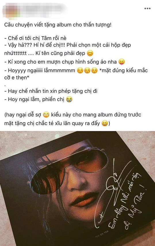 Trong ngày liveshow, Đông Nhi xúc động khi được nhận món quà đầu ...