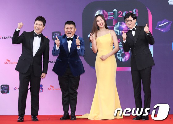 Thảm đỏ KBS Entertainment Awards: Vợ Lee Dong Gun lấn át dàn mỹ nhân sexy, cặp vợ chồng trẻ nhất Kpop xuất thần - Ảnh 5.