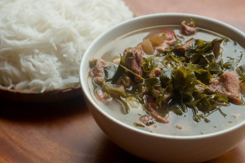 Thịt tr&acirc;u nấu l&aacute; lồm, đọc đau mồm m&agrave; lại l&agrave; một đặc sản nổi tiếng ai đến Ho&agrave; B&igrave;nh cũng phải thử - Ảnh 2.