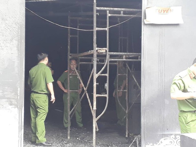 Vụ cháy nhà hàng 6 người chết ở Đồng Nai: Nạn nhân thứ 7 rất nguy kịch - Ảnh 2. Vụ cháy nhà hàng 6 người chết ở Đồng Nai: Nạn nhân thứ 7 rất nguy kịch - Ảnh 2.