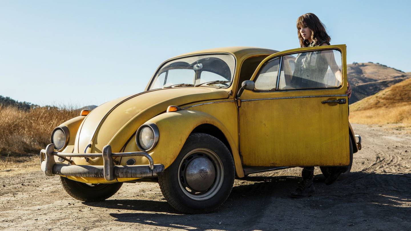 5 lý do khiến bạn phải ra rạp mà xem Bumblebee ngay và luôn - Ảnh 11. 5 lý do khiến bạn phải ra rạp mà xem Bumblebee ngay và luôn - Ảnh 11.