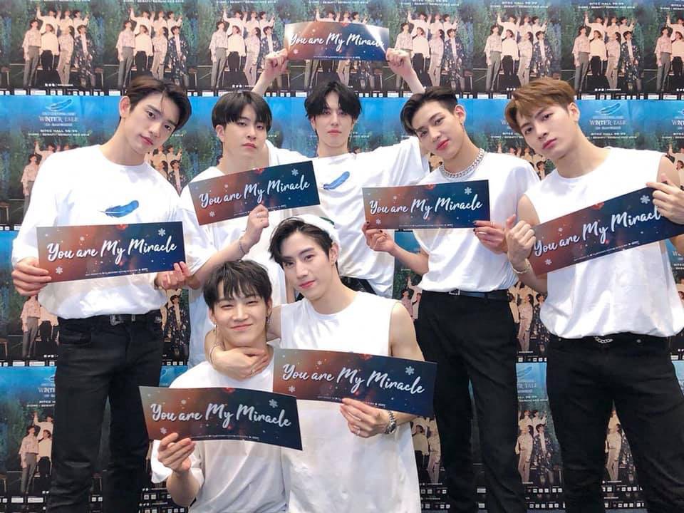 Sự cố muốn độn thổ của Jackson trong concert khiến em út GOT7 đang khóc như mưa cũng phải bật cười - Ảnh 4. Sự cố muốn độn thổ của Jackson trong concert khiến em út GOT7 đang khóc như mưa cũng phải bật cười - Ảnh 4.