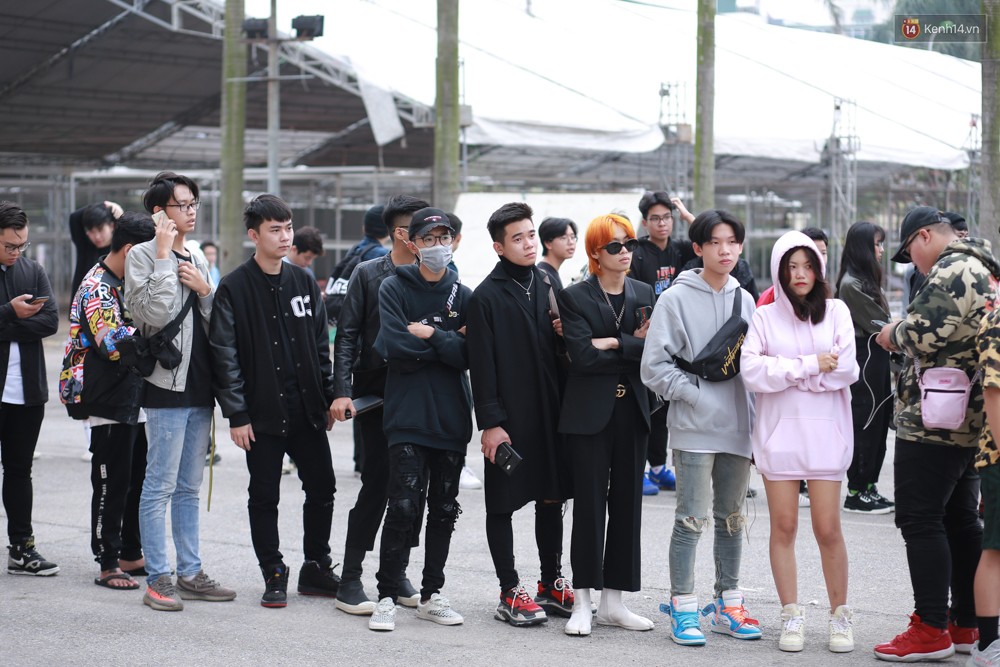 Giới trẻ Việt nô nức đi chơi Sole Ex 2018 - Sự kiện về sneaker và streetwear lớn nhất miền Bắc - Ảnh 2. Giới trẻ Việt nô nức đi chơi Sole Ex 2018 - Sự kiện về sneaker và streetwear lớn nhất miền Bắc - Ảnh 2.