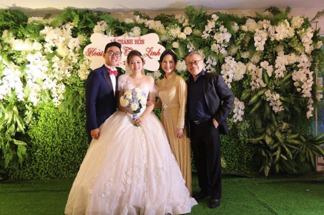Mẹ chồng khó tính Lan Hương hạnh phúc cùng ông xã tổ chức đám cưới cho con trai - Ảnh 3.