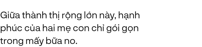 Cổ tích sau bức ảnh cậu bé xếp dép ở nhà thờ Đức Bà: Phép nhiệm màu từ những trái tim lặng lẽ - Ảnh 6.