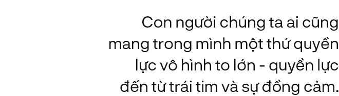 Cổ tích sau bức ảnh cậu bé xếp dép ở nhà thờ Đức Bà: Phép nhiệm màu từ những trái tim lặng lẽ - Ảnh 16.