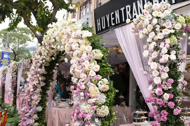 Cuối c&ugrave;ng th&igrave; nữ nh&agrave; văn ng&agrave;n share đ&atilde; c&oacute; một đ&aacute;m hỏi tưng bừng, dựng rạp 3 ng&agrave;y, kỳ c&ocirc;ng hết nấc - Ảnh 3.