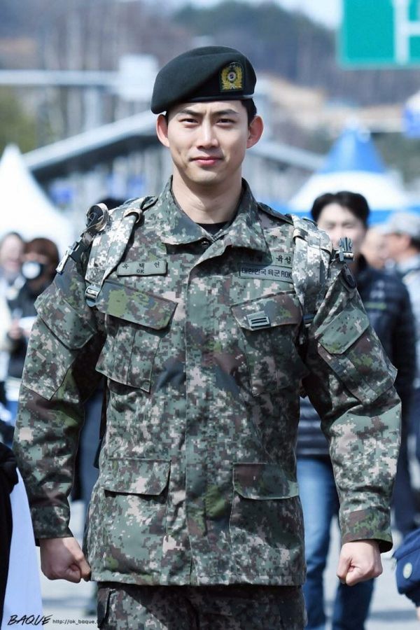 Ai ngờ nhập ngũ l&agrave; thước đo nhan sắc chuẩn nhất của c&aacute;c nam thần Kbiz: Hyun Bin, Ji Chang Wook g&acirc;y sốc v&igrave; mặt mộc - Ảnh 22.