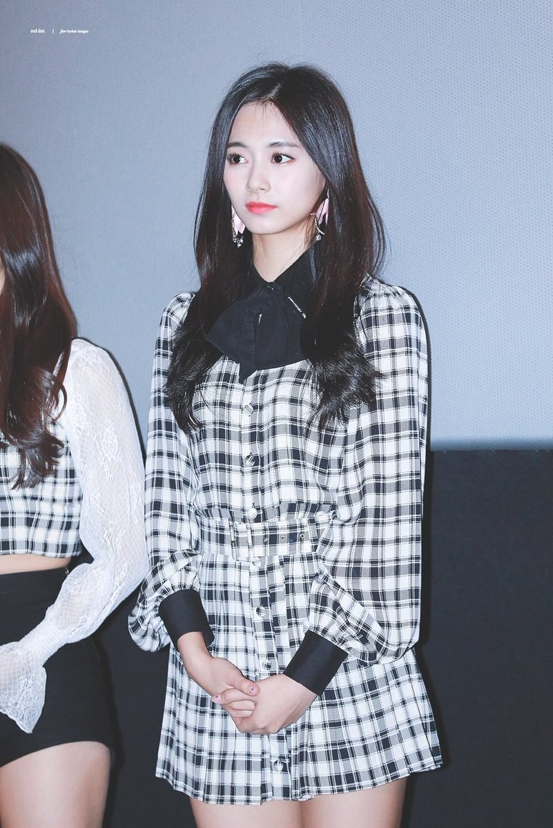 Bí quyết giữ body luôn chuẩn của 2 mỹ nhân Kpop thế hệ mới Tzuyu và Seolhyun: Chủ yếu nằm ở tư thế - Ảnh 4.