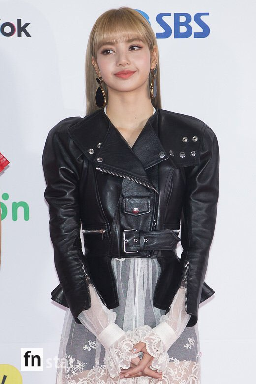 Ch&aacute;n ăn mặc đẹp, Black Pink được stylist cho diện đồ style kh&ocirc;ng-ai-hiểu-nổi đi thảm đỏ - Ảnh 6.