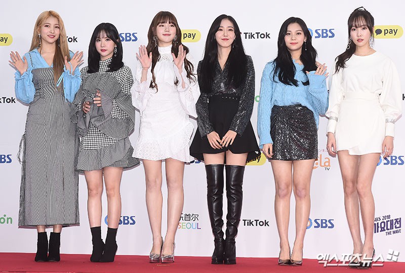Siêu thảm đỏ SBS Gayo Daejun: Black Pink gây sốc vì vòng 1 nhọn hoắt, Irene táo bạo bên BTS, EXO và quân đoàn idol - Ảnh 38. Siêu thảm đỏ SBS Gayo Daejun: Black Pink gây sốc vì vòng 1 nhọn hoắt, Irene táo bạo bên BTS, EXO và quân đoàn idol - Ảnh 38.