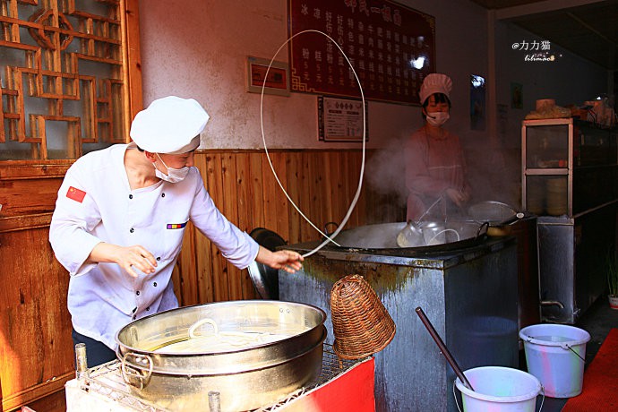 Chuyện làm bát mì cho khách cũng phải bật nhạc nhảy xập xình mới chịu ở Trung Quốc - Ảnh 5. Chuyện làm bát mì cho khách cũng phải bật nhạc nhảy xập xình mới chịu ở Trung Quốc - Ảnh 5.