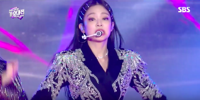 Black Pink biểu diễn đầy quyền lực ở SBS Gayo Daejun xong, netizen Hàn bỗng nhiên đi tìm tuổi của Jennie - Ảnh 5.