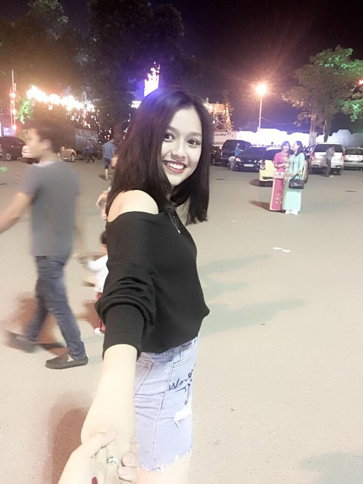 Bị học sinh chụp lén, cô giáo dạy Văn xinh như hot girl được cư dân mạng xin info ầm ầm - Ảnh 7. Bị học sinh chụp lén, cô giáo dạy Văn xinh như hot girl được cư dân mạng xin info ầm ầm - Ảnh 7.