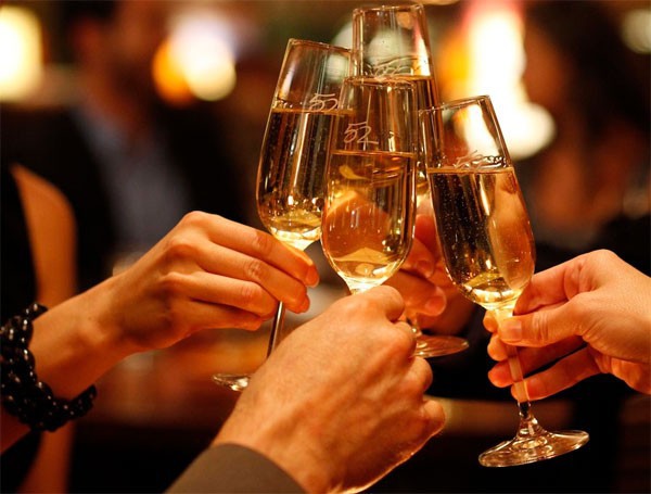3 người hôn mê do ngộ độc rượu sau tiệc Noel, chuyên gia cảnh báo cẩn trọng ngộ độc rượu dịp cuối năm - Ảnh 4.
