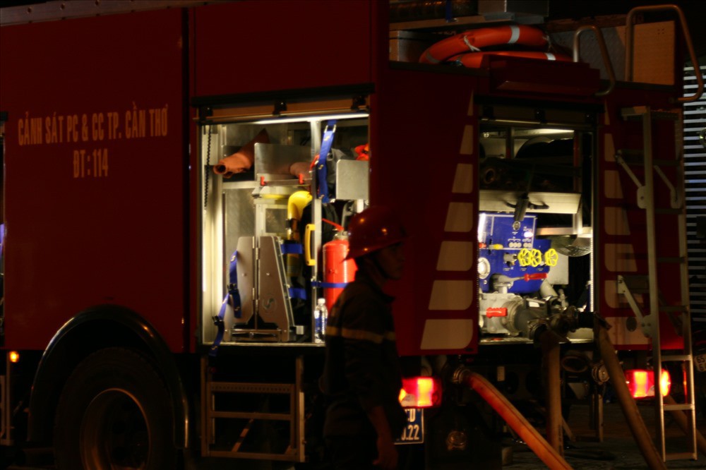 Cháy dữ dội ở khu công nghiệp lớn nhất Cần Thơ - Ảnh 9.