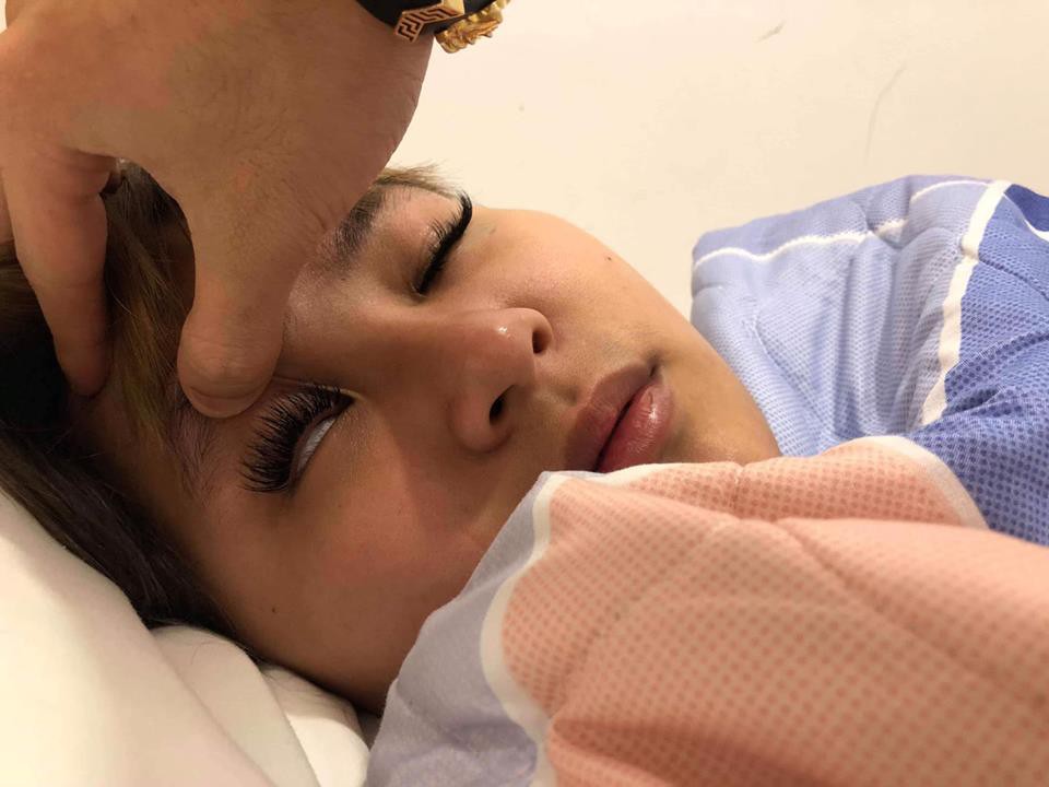 Vợ trẻ tậu bộ mi giả về hỏi có xinh không, chồng lén lên Facebook nhận xét: Trông như cây chổi - Ảnh 1. Vợ trẻ tậu bộ mi giả về hỏi có xinh không, chồng lén lên Facebook nhận xét: Trông như cây chổi - Ảnh 1.