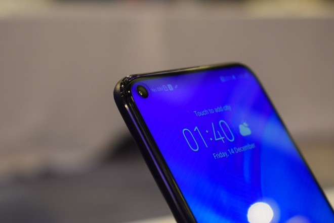 Cận cảnh, đánh giá nhanh Honor V20, một trong những chiếc smartphone ấn tượng nhất năm 2019 - Ảnh 3.