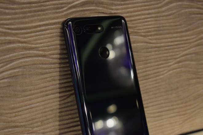Cận cảnh, đánh giá nhanh Honor V20, một trong những chiếc smartphone ấn tượng nhất năm 2019 - Ảnh 7.