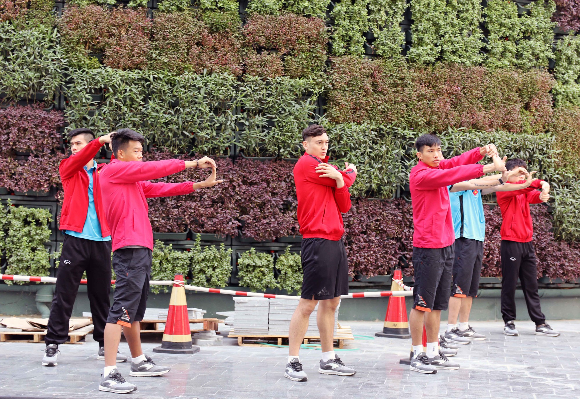 Vừa tới Qatar, HLV Park Hang-seo lo học trò xao nhãng sau chức vô địch AFF Cup 2018 - Ảnh 3. Vừa tới Qatar, HLV Park Hang-seo lo học trò xao nhãng sau chức vô địch AFF Cup 2018 - Ảnh 3.