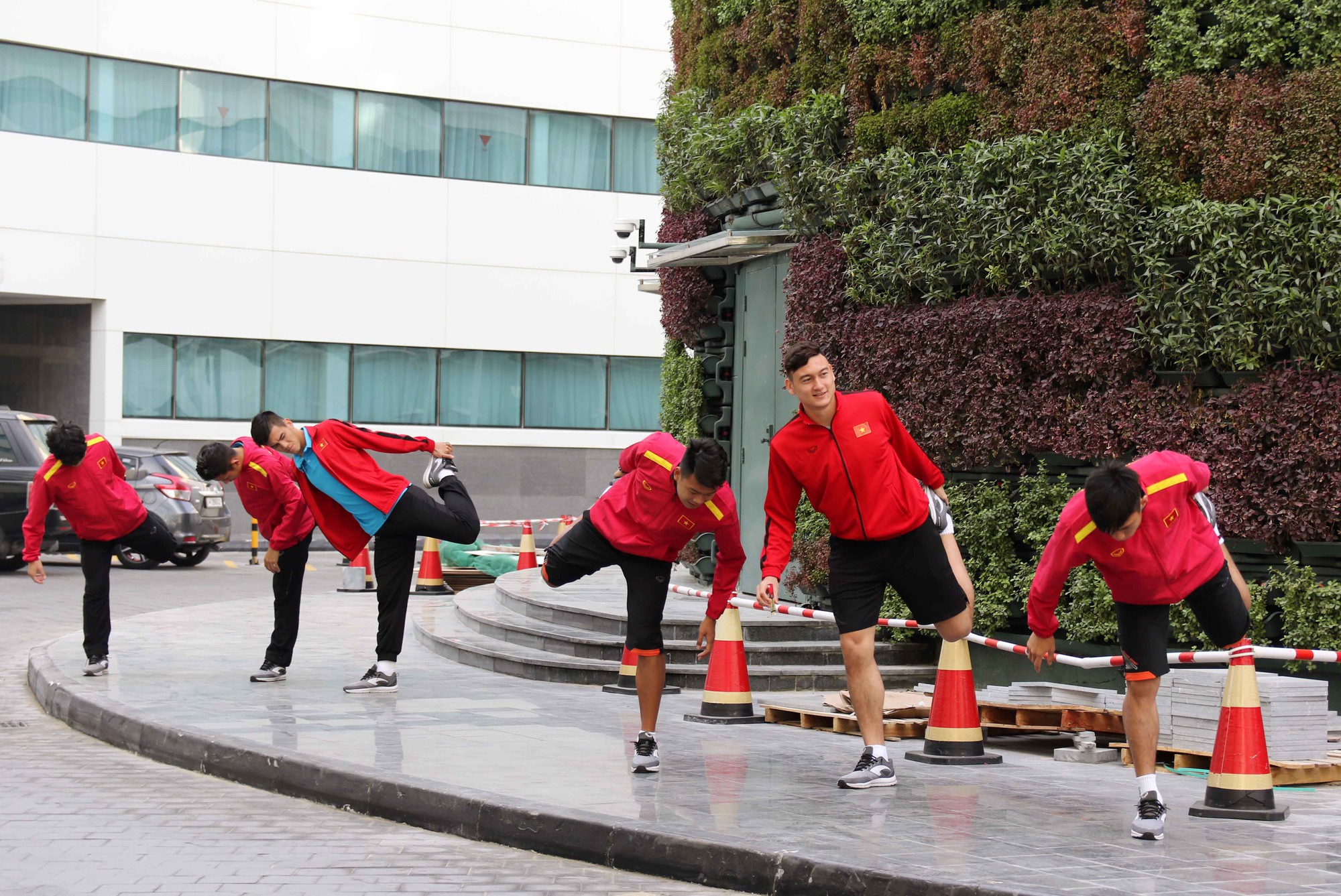 Vừa tới Qatar, HLV Park Hang-seo lo học trò xao nhãng sau chức vô địch AFF Cup 2018 - Ảnh 4. Vừa tới Qatar, HLV Park Hang-seo lo học trò xao nhãng sau chức vô địch AFF Cup 2018 - Ảnh 4.