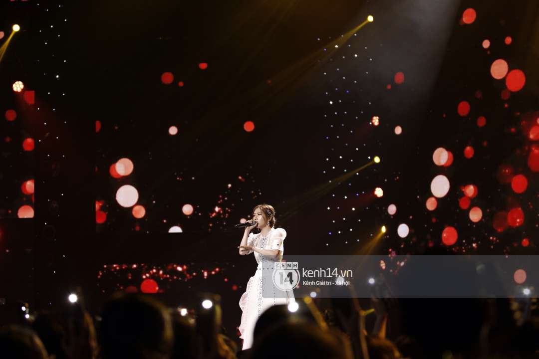 Soobin - Jiyeon song ca tình bể bình, mỹ nam iKON đội nón lá, cùng dàn sao Việt - Hàn bùng nổ đêm nhạc cuối năm - Ảnh 24.