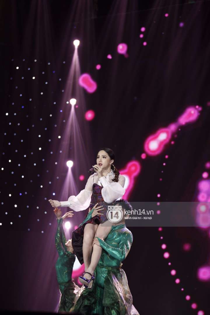 Soobin - Jiyeon song ca tình bể bình, mỹ nam iKON đội nón lá, cùng dàn sao Việt - Hàn bùng nổ đêm nhạc cuối năm - Ảnh 33.