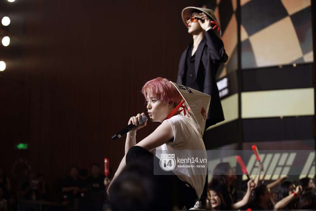 Soobin - Jiyeon song ca tình bể bình, mỹ nam iKON đội nón lá, cùng dàn sao Việt - Hàn bùng nổ đêm nhạc cuối năm - Ảnh 12.