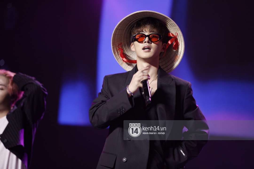 Soobin - Jiyeon song ca tình bể bình, mỹ nam iKON đội nón lá, cùng dàn sao Việt - Hàn bùng nổ đêm nhạc cuối năm - Ảnh 11.