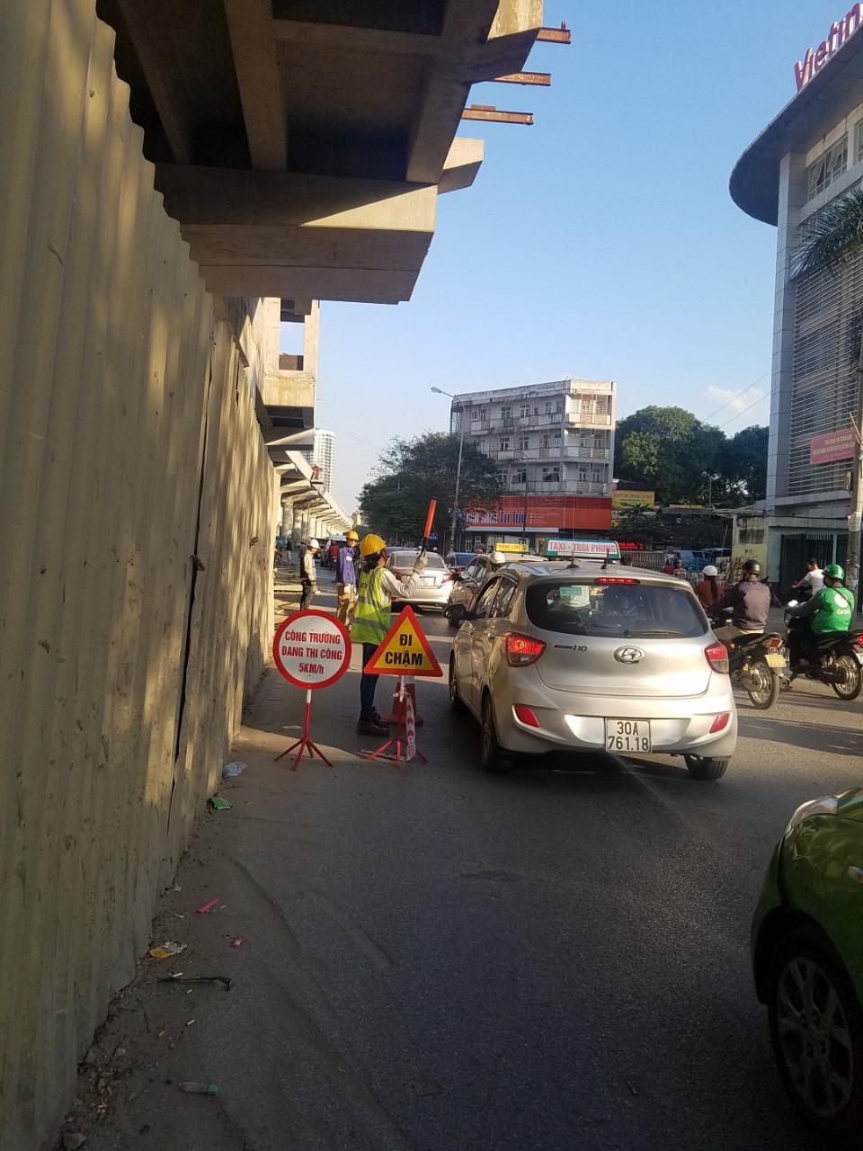 Tháo dỡ hàng loạt “lô cốt” dọc tuyến đường sắt Nhổn - ga Hà Nội - Ảnh 2. Tháo dỡ hàng loạt “lô cốt” dọc tuyến đường sắt Nhổn - ga Hà Nội - Ảnh 2.