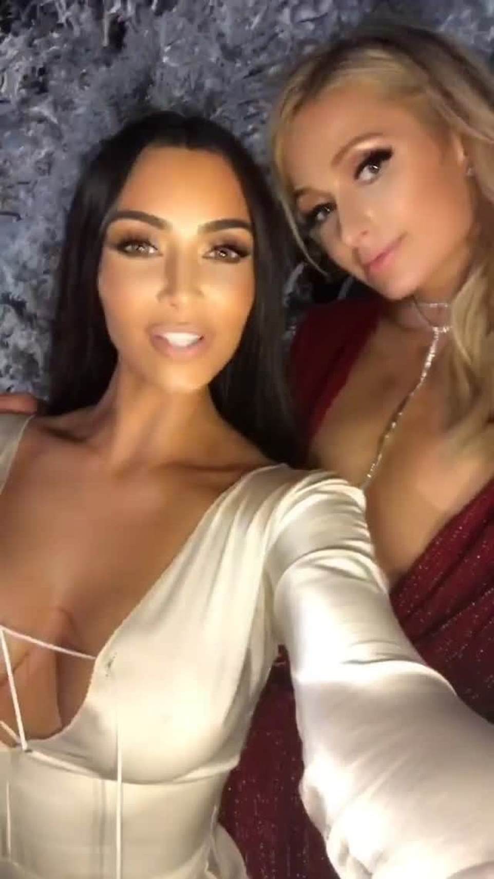 Thần thái rich kid đầy kiêu kỳ, con gái 5 tuổi của Kim Kardashian đẹp lấn át cả mẹ trong loạt ảnh Giáng Sinh - Ảnh 7. Thần thái rich kid đầy kiêu kỳ, con gái 5 tuổi của Kim Kardashian đẹp lấn át cả mẹ trong loạt ảnh Giáng Sinh - Ảnh 7.