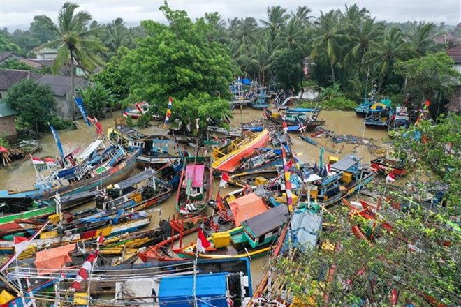 Động đất cường độ 6,1 richter làm rung chuyển miền Đông Indonesia - Ảnh 1.