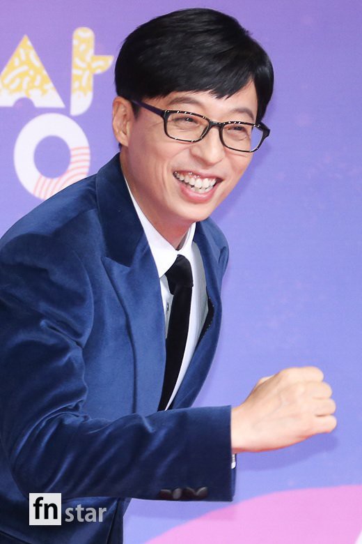 Thảm đỏ SBS Entertainment Awards: Song Ji Hyo bị mỹ nhân Running Man sexy lấn át, Lee Seung Gi bảnh bao bên dàn sao - Ảnh 12.