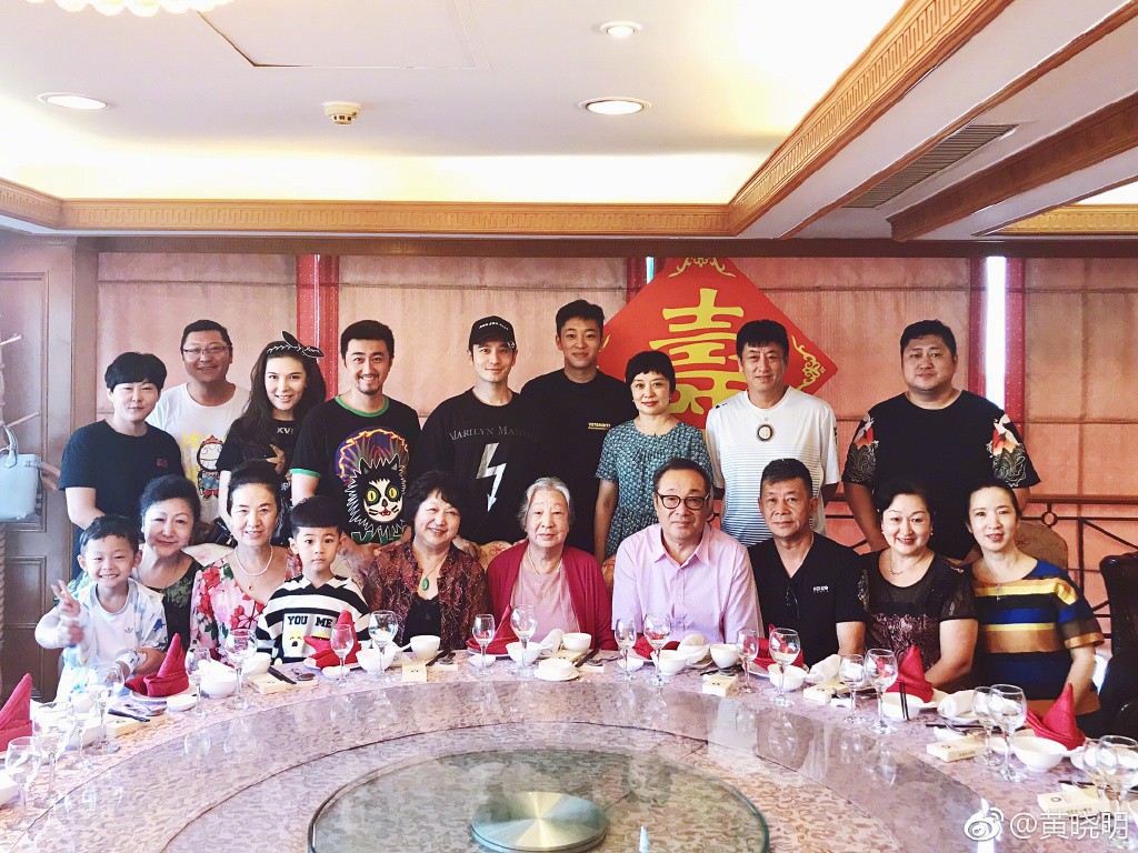 Nhìn lại loạt đám cưới thế kỷ của sao: Tổ chức cho ầm ĩ cả châu Á, nhưng nhiều cặp lại dính thị phi chấn động - Ảnh 25. Nhìn lại loạt đám cưới thế kỷ của sao: Tổ chức cho ầm ĩ cả châu Á, nhưng nhiều cặp lại dính thị phi chấn động - Ảnh 25.
