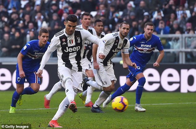 Ronaldo ghi 2 bàn, Juventus hú hồn thoát trận hòa nhưng tất cả đều lu mờ trước drama - Ảnh 5.