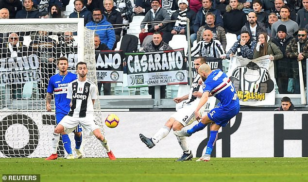 Ronaldo ghi 2 bàn, Juventus hú hồn thoát trận hòa nhưng tất cả đều lu mờ trước drama - Ảnh 6.