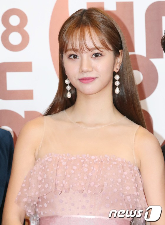 Thảm đỏ MBC Entertainment Awards: Kim So Hyun đẹp đỉnh cao, đánh bật cả Yuri và dàn mỹ nhân khoe body xôi thịt - Ảnh 13.