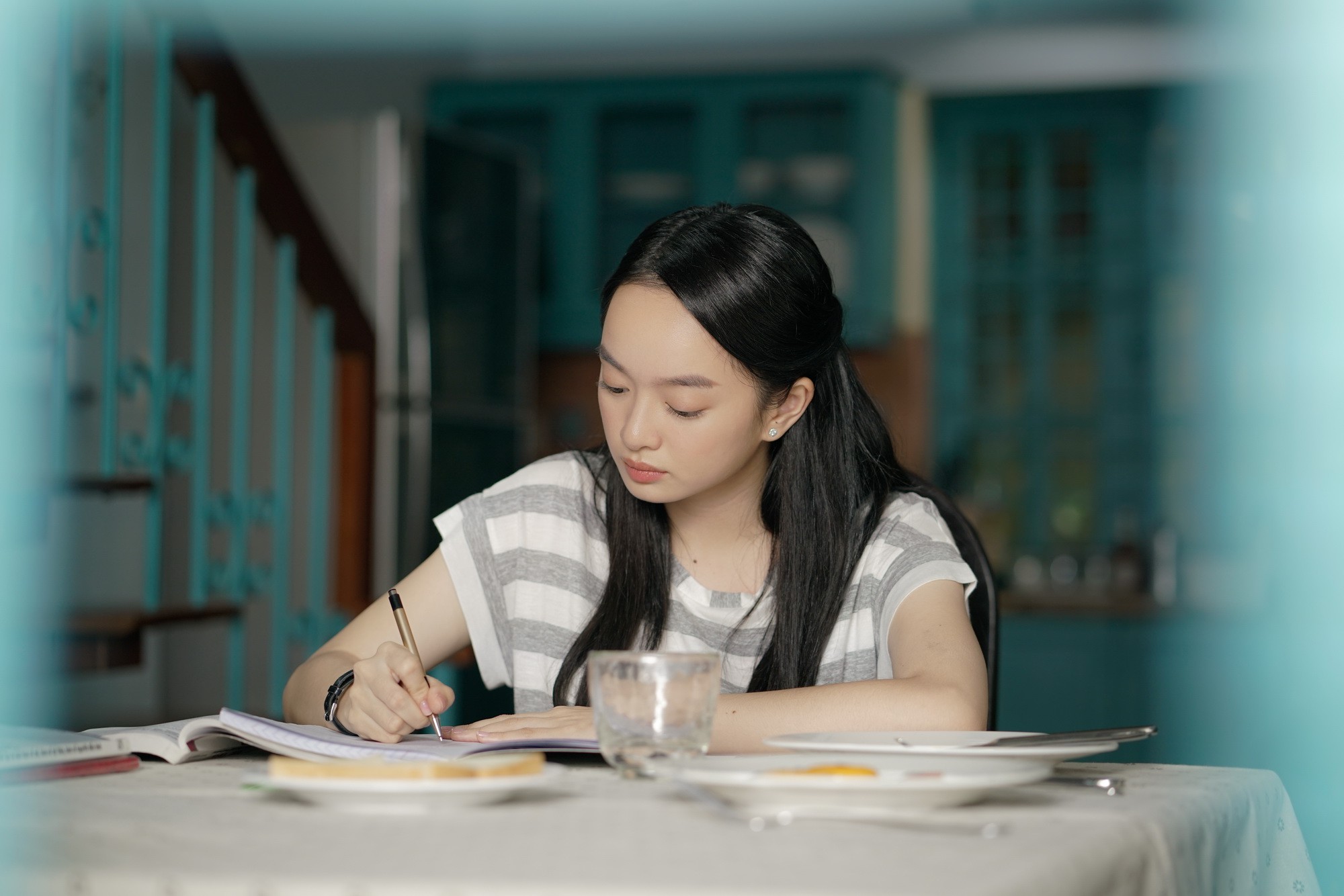 Hồn Papa, Da Con Gái: Nếu một ngày cha và con không còn nhìn thấy mẹ - Ảnh 5. Hồn Papa, Da Con Gái: Nếu một ngày cha và con không còn nhìn thấy mẹ - Ảnh 5.