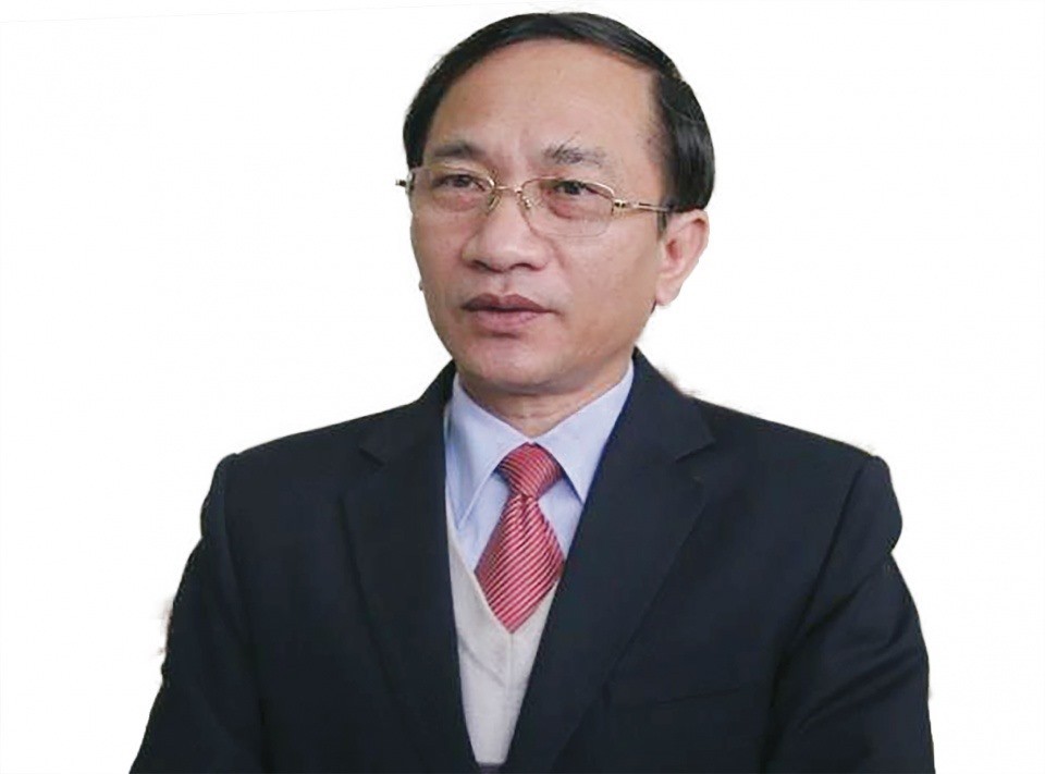 Trắng đêm xếp hàng đăng ký thi tiếng Anh: Vì sao có chuyện lạ lùng? - Ảnh 3.