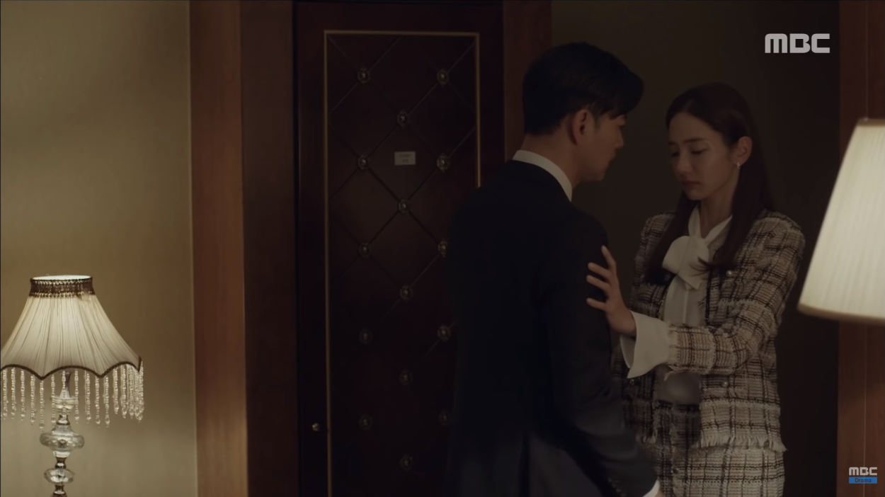 Lời Hứa Với Các Vị Thần: Để cứu con, “búp bê xứ Hàn” Han Chae Young sẵn sàng sinh thêm con với chồng cũ - Ảnh 3. Lời Hứa Với Các Vị Thần: Để cứu con, “búp bê xứ Hàn” Han Chae Young sẵn sàng sinh thêm con với chồng cũ - Ảnh 3.