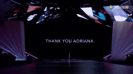 Trọn vẹn sân khấu đặc biệt của Adriana Lima tại Victorias Secret: từ cánh gà đã xúc động, vừa đi vừa lau nước mắt khiến ai cũng nghẹn ngào - Ảnh 2.