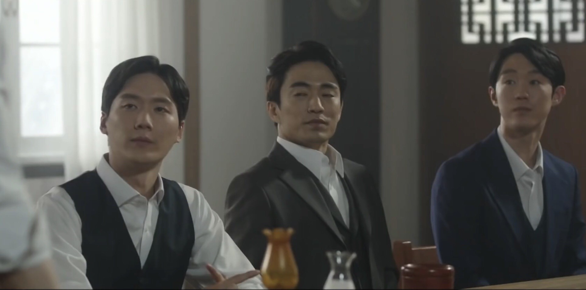 “Hymn of Death” của Lee Jong Suk: Dự cảm chia ly từ phút đầu gặp gỡ - Ảnh 12. “Hymn of Death” của Lee Jong Suk: Dự cảm chia ly từ phút đầu gặp gỡ - Ảnh 12.