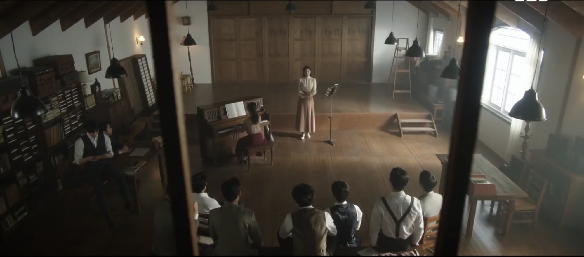 “Hymn of Death” của Lee Jong Suk: Dự cảm chia ly từ phút đầu gặp gỡ - Ảnh 13. “Hymn of Death” của Lee Jong Suk: Dự cảm chia ly từ phút đầu gặp gỡ - Ảnh 13.