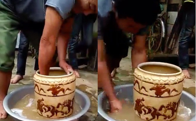 Vợ chồng ngh&egrave;o đ&agrave;o được b&igrave;nh cổ c&oacute; h&igrave;nh hổ vờn nhau, b&aacute;n 400 triệu đồng ở Nghệ An - Ảnh 1.