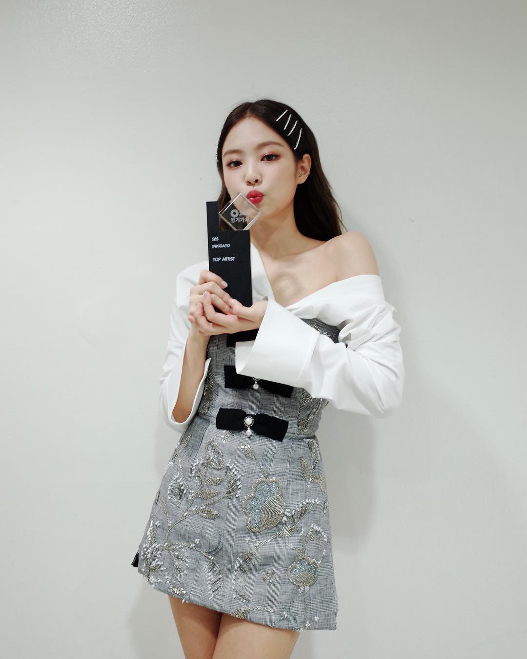 Bị mỉa mai từ vũ đạo đến khả năng hát live khi giành No.1, Jennie (Black Pink) sắp thành “con ghẻ” của netizen thật rồi! - Ảnh 1. Bị mỉa mai từ vũ đạo đến khả năng hát live khi giành No.1, Jennie (Black Pink) sắp thành “con ghẻ” của netizen thật rồi! - Ảnh 1.