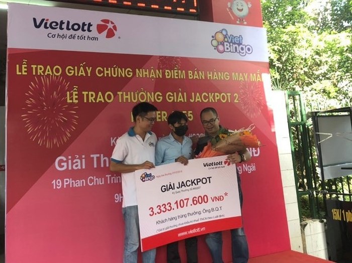 Chơi bao 7, liên tiếp 3 khách hàng trở thành tỷ phú Vietlott trong 1 tháng - Ảnh 1. Chơi bao 7, liên tiếp 3 khách hàng trở thành tỷ phú Vietlott trong 1 tháng - Ảnh 1.