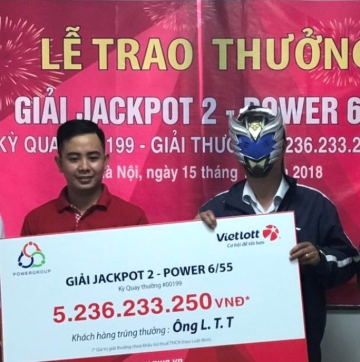 Chơi bao 7, liên tiếp 3 khách hàng trở thành tỷ phú Vietlott trong 1 tháng - Ảnh 2. Chơi bao 7, liên tiếp 3 khách hàng trở thành tỷ phú Vietlott trong 1 tháng - Ảnh 2.