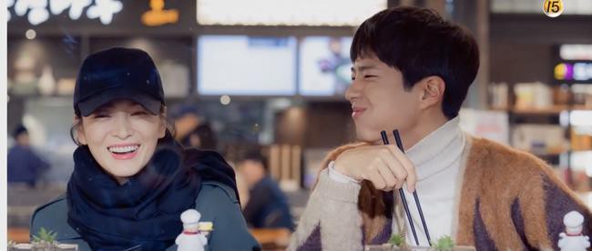 Encounter: Park Bo Gum tán Song Hye Kyo bằng trò ăn mì úp kinh điển- Ảnh 1.