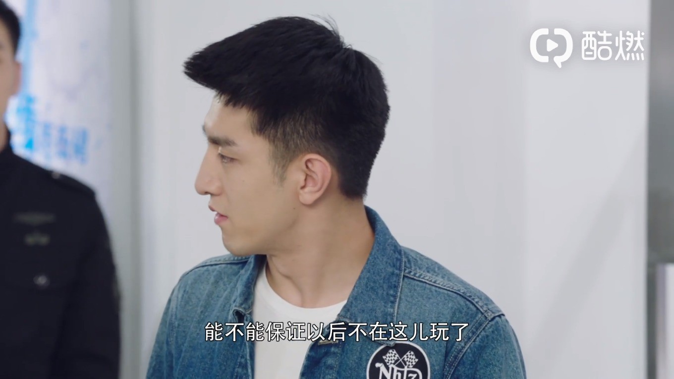 Ngầu bá đạo như chàng tổng tài “Thời Gian Tươi Đẹp: Cầu hôn bằng trực thăng, xe tăng và tàu ngầm! - Ảnh 5. Ngầu bá đạo như chàng tổng tài “Thời Gian Tươi Đẹp: Cầu hôn bằng trực thăng, xe tăng và tàu ngầm! - Ảnh 5.