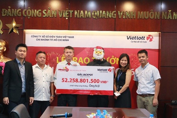 Chơi bao 7, liên tiếp 3 khách hàng trở thành tỷ phú Vietlott trong 1 tháng - Ảnh 3. Chơi bao 7, liên tiếp 3 khách hàng trở thành tỷ phú Vietlott trong 1 tháng - Ảnh 3.